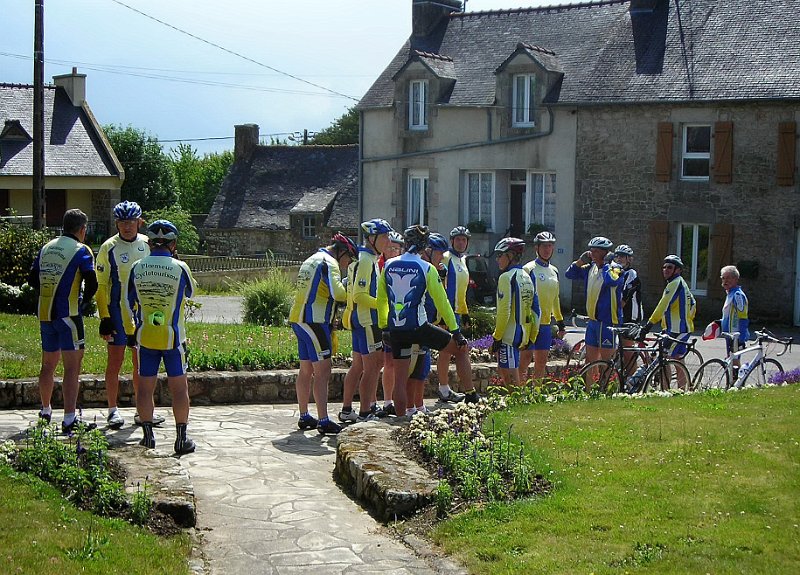 2011-06-16 15 Tregornan - On repart direction Glomel.JPG